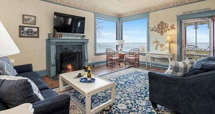 Charlevoix Lakeview Home - Sleeps 25!