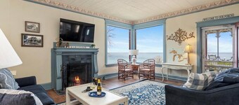 Charlevoix Lakeview Home - Sleeps 25!