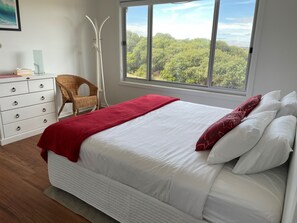 4 bedrooms, iron/ironing board, bed sheets, wheelchair access