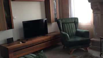 Rumah | Ruang keluarga | Televisi 30-inci dengan saluran TV digital