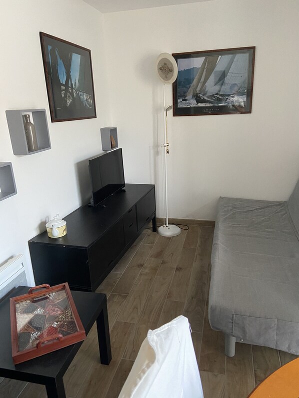 1 bedroom, iron/ironing board, travel cot, free WiFi