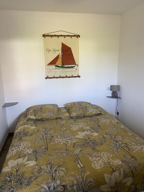 1 bedroom, iron/ironing board, travel cot, free WiFi