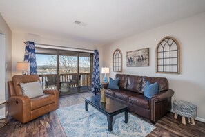 TV connectée, lecteur de DVD, table de tennis de table, vidéothèque