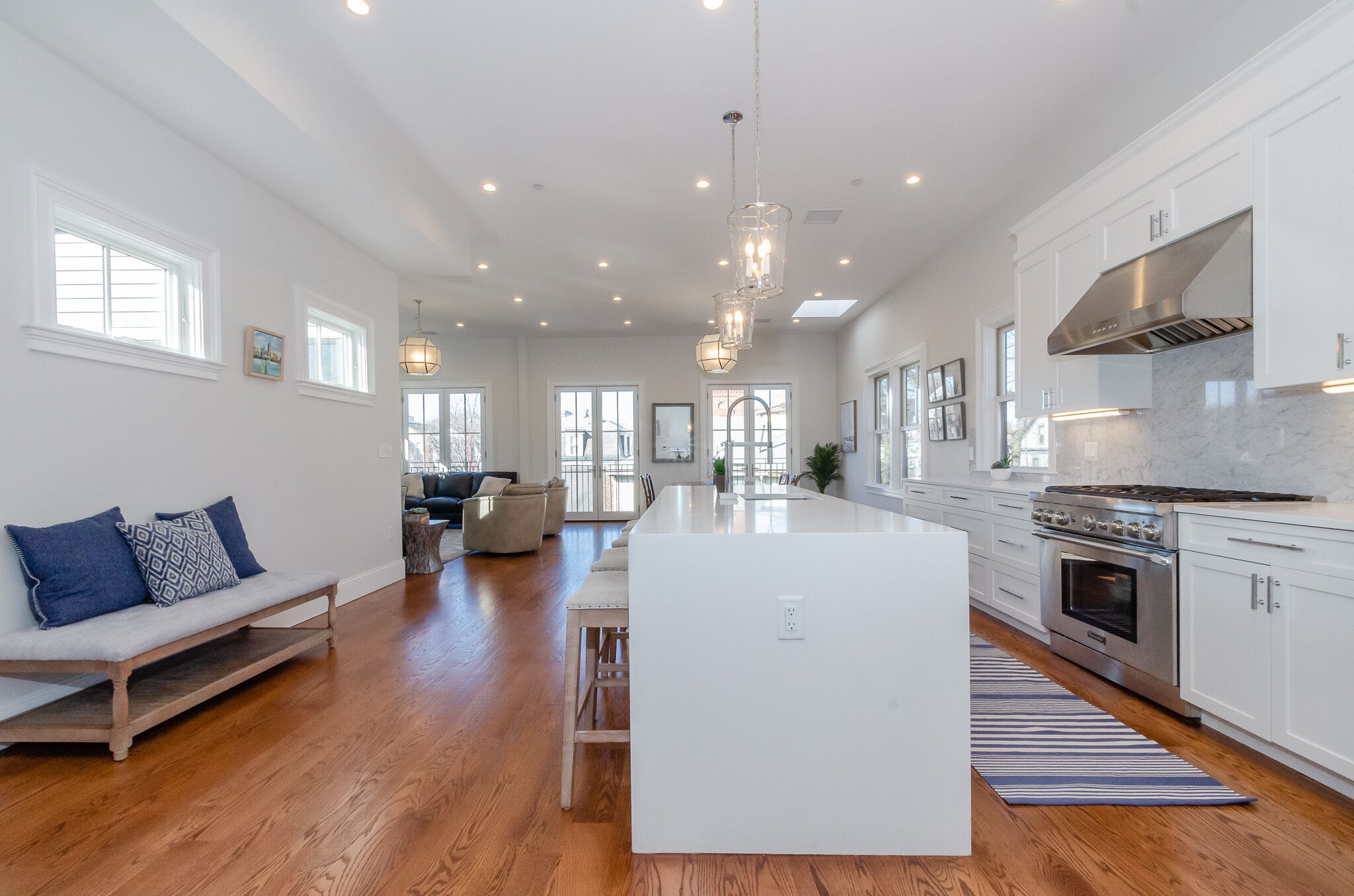 Luxury in the city. Off street parking. Walk to MIT and Harvard 
