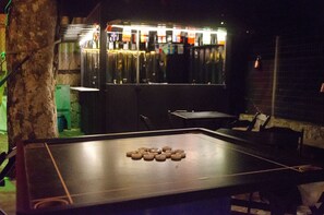 Bar (on property) - ClanDestino Hostel (Ilhabela)