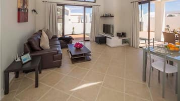 Smart TV, books, stereo, offices