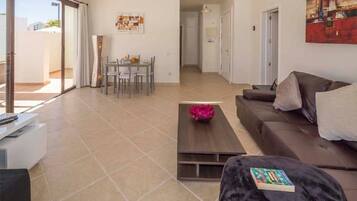 TV connectée, livres, chaßne hi-fi, espaces bureaux