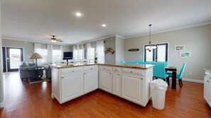 Interior - Melody of the Sea: 4  BR, 2  BA House in Port Bolivar, Sleeps 16 (Bolivar Peninsula)