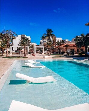 Outdoor pool, a heated pool