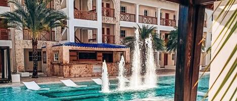 Piscina all'aperto, una piscina riscaldata