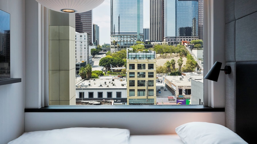 citizenM Los Angeles Downtown