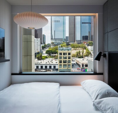 citizenM Los Angeles Downtown