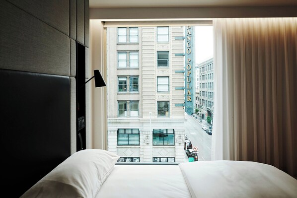 Premium Room, 1 King Bed (View) | Premium bedding, pillowtop beds, in-room safe, desk