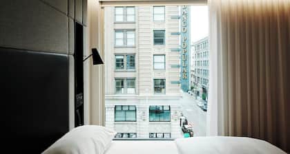 citizenM Los Angeles Downtown