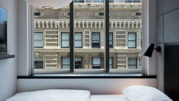 Room, 1 King Bed (High Floor) | City view