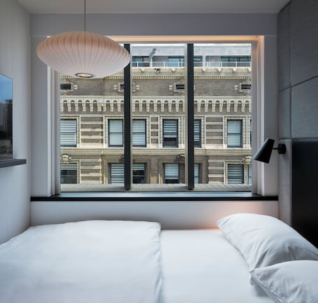 Room, 1 King Bed (High Floor) | City view
