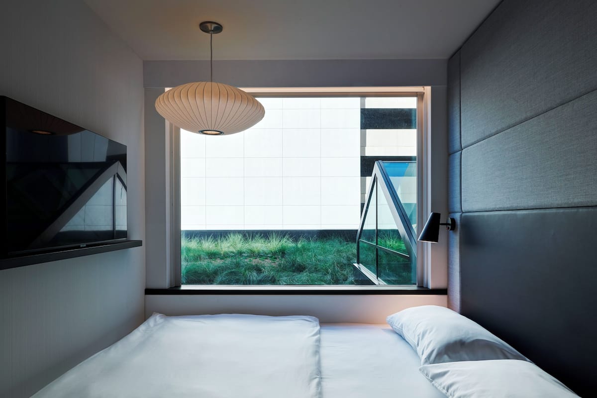 Chambre, 1 très grand lit