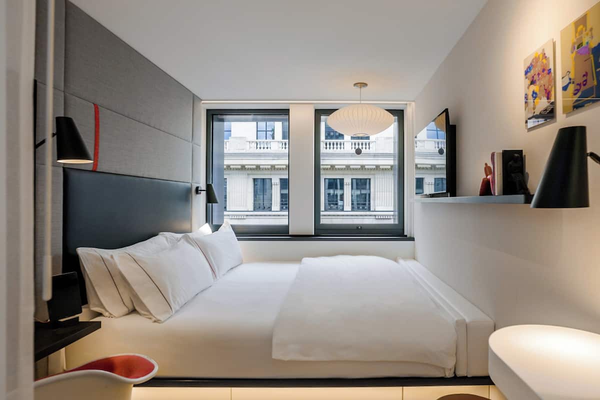 Room, 1 King Bed | Premium bedding, pillowtop beds, in-room safe, desk