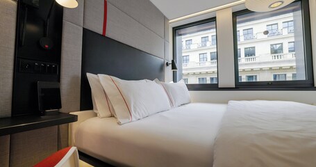 citizenM Paris Champs Elysees - Image 3