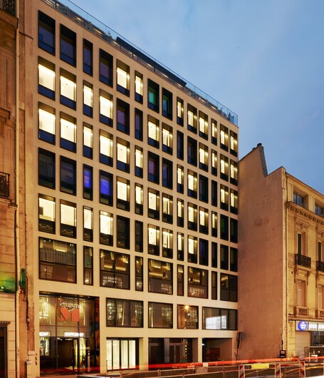 citizenM Paris Champs Elysees - Image 11