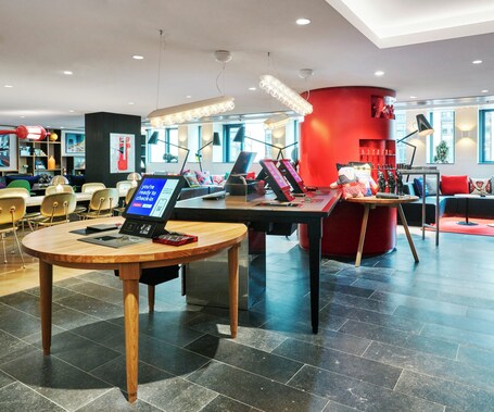 citizenM Paris Champs Elysees - Image 26