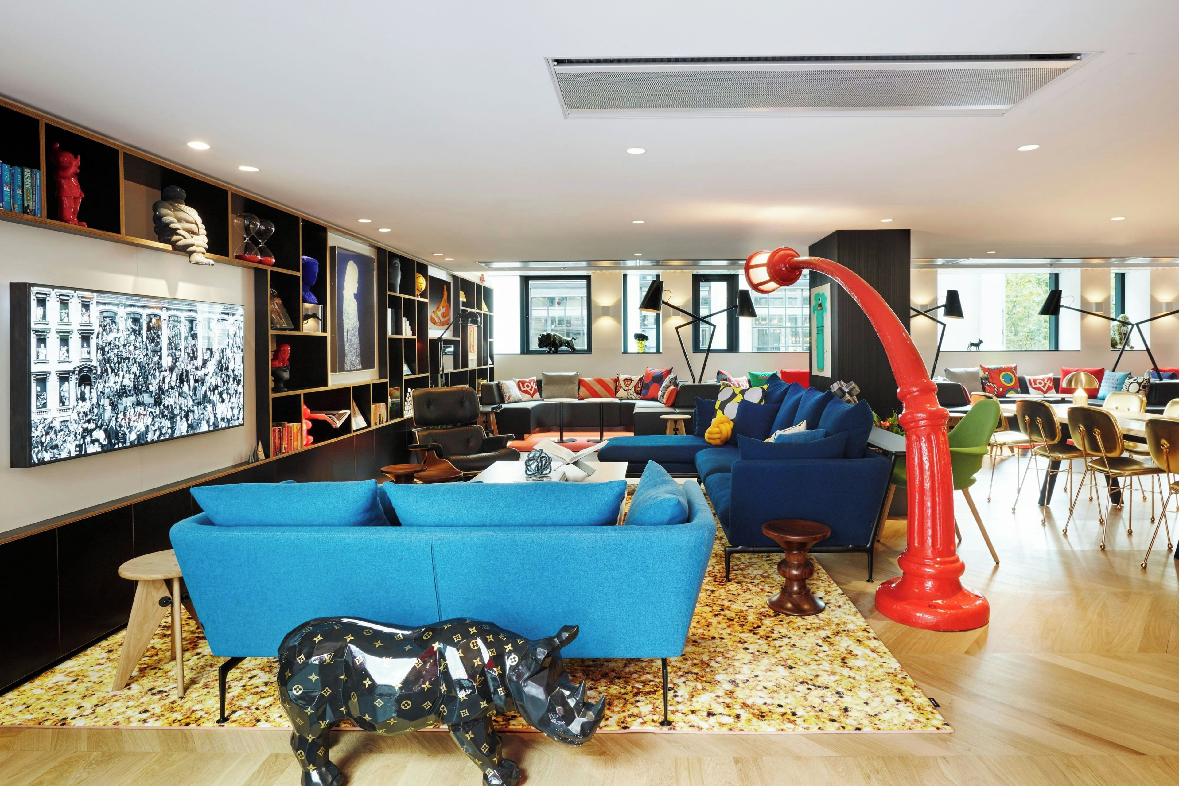 Lobby lounge