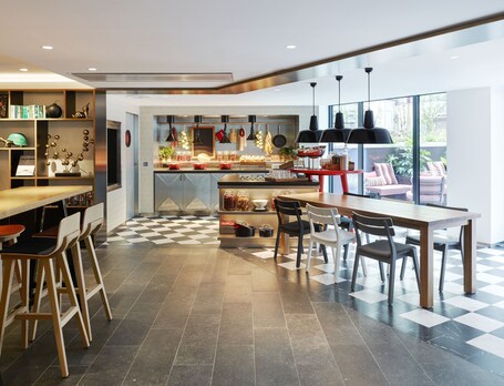 citizenM Paris Champs Elysees - Image 16