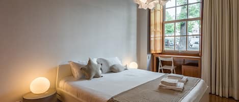 2 عدّة غرف نوم ومكتب ومكواة/لوح كي وخدمة الإنترنت