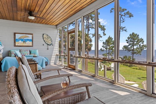 St. Teresa Beach front home- Seaglass is the perfect getaway