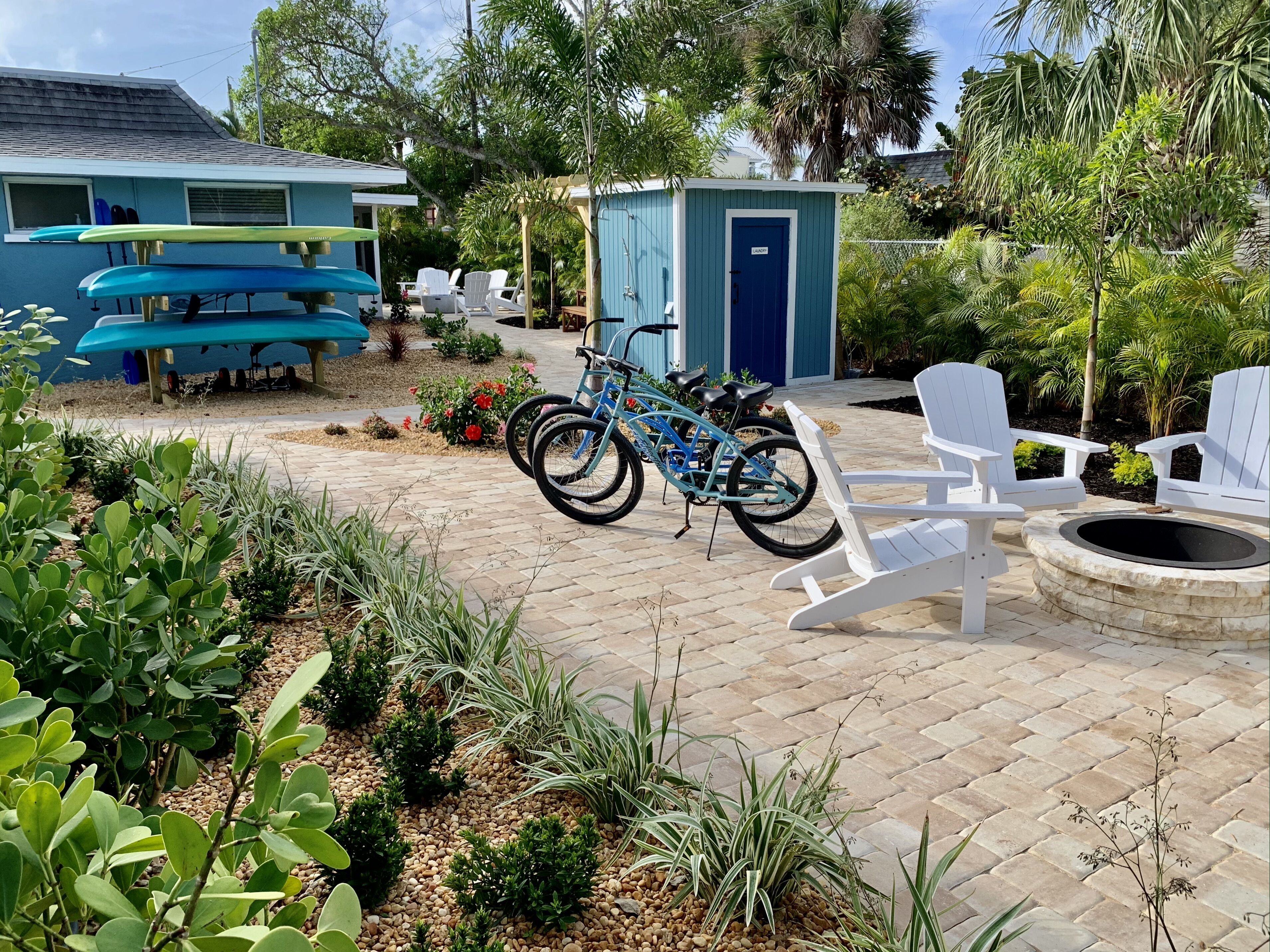 Beach sunsets 3 min walk, 10min to Stump Pass! Kayaks & Cozy Cottage on the Key!