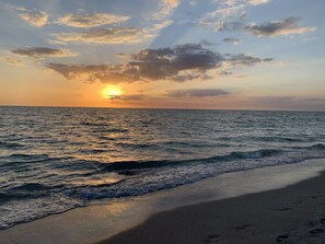 Beach nearby, sun loungers, beach towels - White Pelican at Shorebirds, Beach sunsets 3 min walk! Kayaks, Bikes and more! (Englewood)