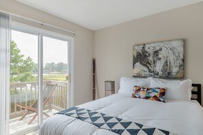 2 bedrooms, iron/ironing board, travel crib, WiFi - Postcards from the Bay (Norfolk)