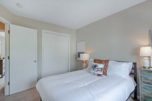 2 bedrooms, iron/ironing board, travel crib, WiFi - Postcards from the Bay (Norfolk)