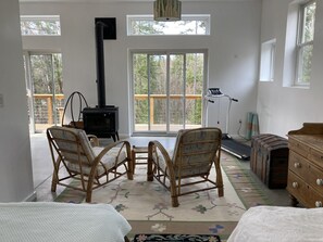 3 bedrooms, desk, free WiFi, bed sheets