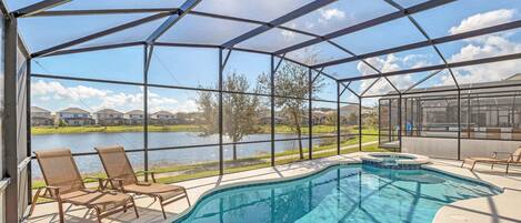 Piscina all'aperto, una piscina riscaldata