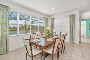 Apartment (6 Bedrooms) | Dining