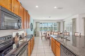 Apartment (6 Bedrooms) | Private kitchen