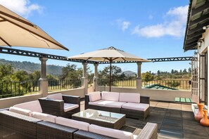 Terrace/patio - Peaceful and Private - Luxury Self Catering Home in Lanseria (Lanseria)