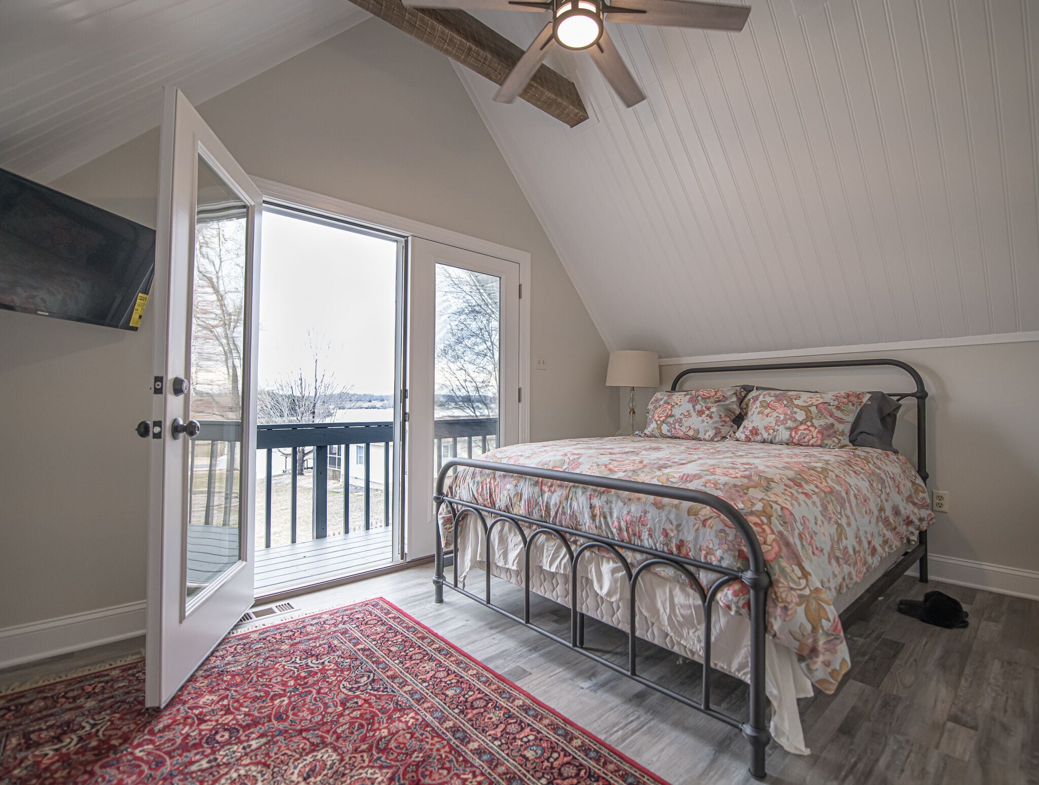 4 bedrooms, travel crib, free WiFi, bed sheets