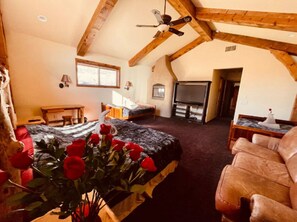 5 slaapkamers, een bureau, een strijkplank/strijkijzer, gratis wifi