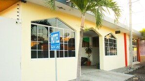 Unclassified image, 4 of 6, button - Hotel Pacific (Tecoman)