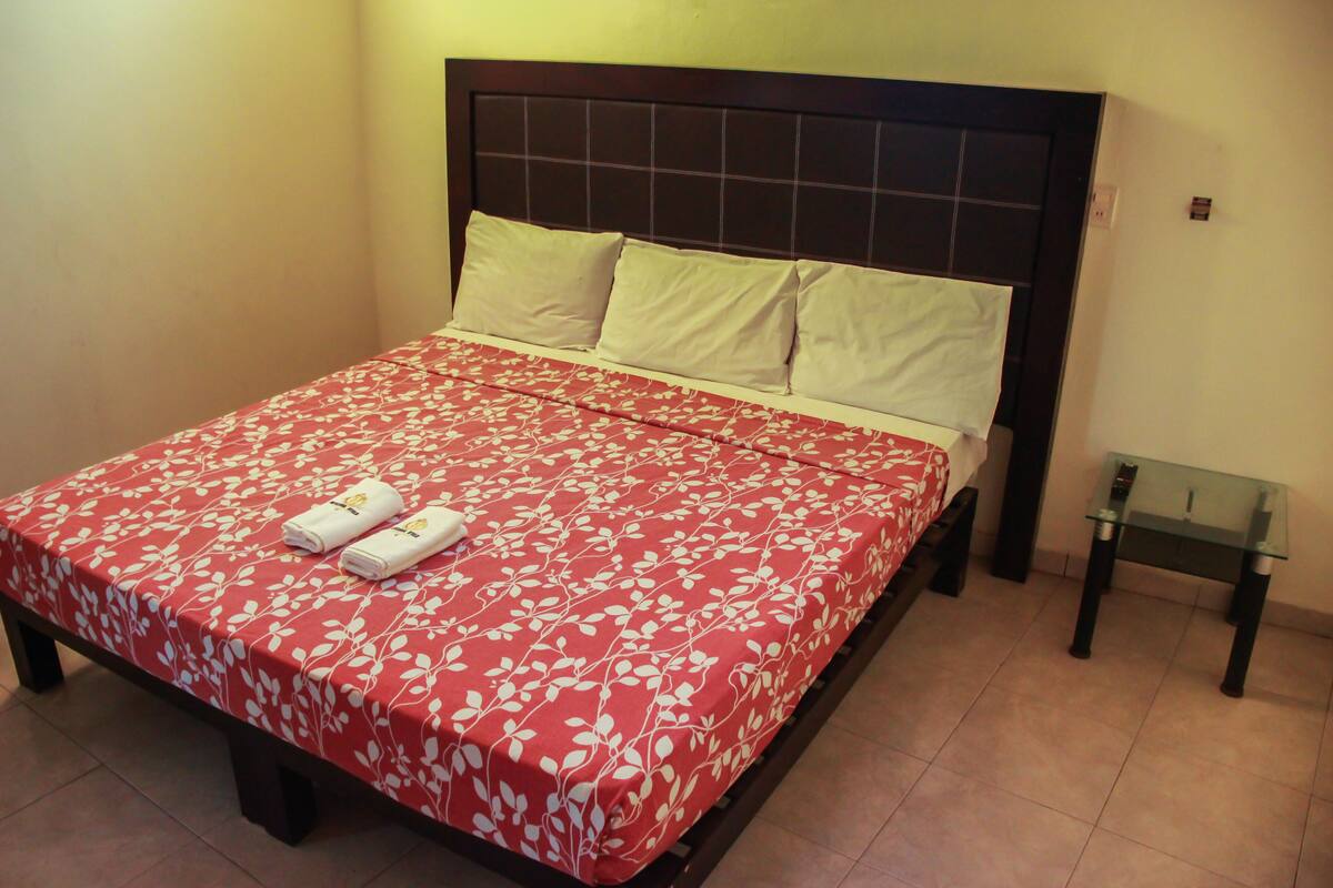 Premium bedding, minibar, free WiFi, bed sheets