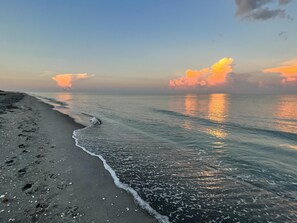 Beach - Laughing Gull on the Key! 3min walk to beach Sunsets! Kayaks, Bikes and More! (Englewood)
