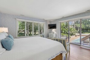 4 Schlafzimmer, Schreibtisch, Bügeleisen/Bügelbrett