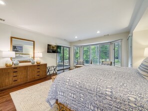 4 Schlafzimmer, Schreibtisch, Bügeleisen/Bügelbrett