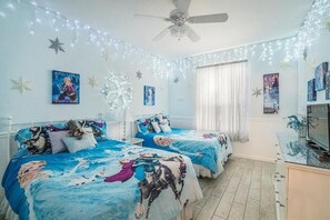 2 bedrooms, iron/ironing board, travel cot, free WiFi - Luxury, Direct Entry Condo 2BR-2BA - Windsor Hills - Only 2 miles to Disney (Kissimmee)