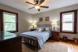3 bedrooms, desk, iron/ironing board, travel cot