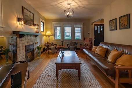 TV, offices. Craftsman Charmer | Easy Access to City & Airport