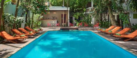 حمّام سباحة خارجي