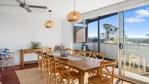Dining - Aurora - A Luxurious Family Getaway (Mollymook Beach)